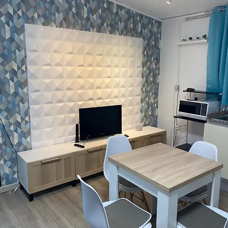 Incantevole Indipendente A Due Passi Mare Ferienhaus Latte